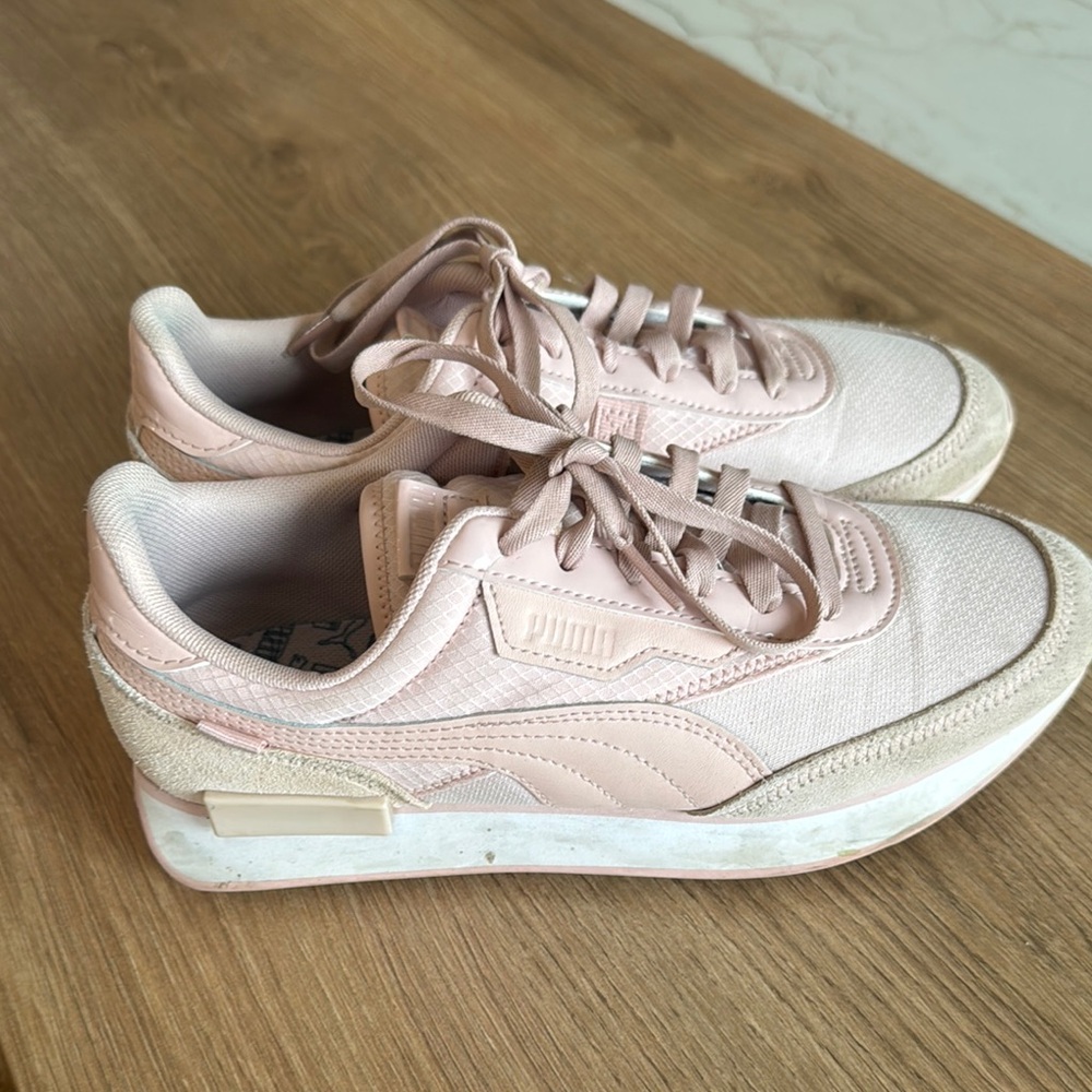 Puma Women’s Blush Pink Sneaker 8.5